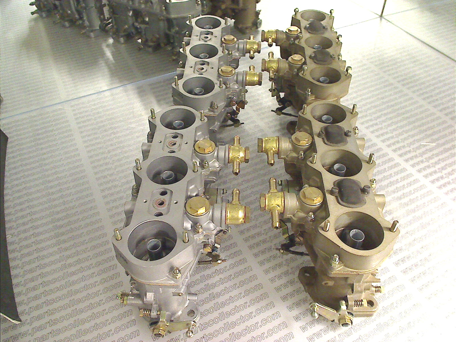 WEBER 001303992  -  	001302975/b  -  001302962 Fuel system - Exhaust code 10000 compatible with: LAMBORGHINI MIURA, WEBER WEBER - detail view